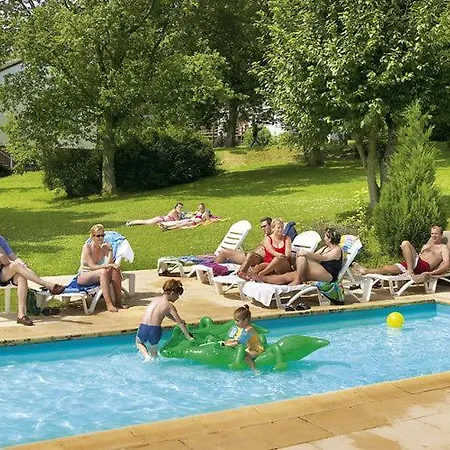 Dom wakacyjny Cozy, Carefully Furnished Bungalow Near The Maas Waulsort